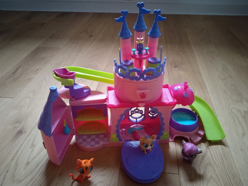 Littlest pet deals shop castle