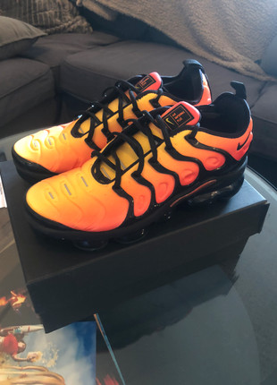 Orange vapormax store plus