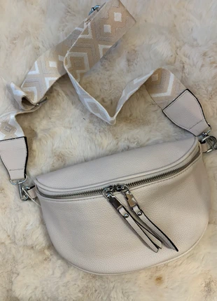 Sac Banane Off White / Crème – Effet Grainé Bandoulière Réglable & Amovible, merk: Boutique Parisienne, staat: Nieuw met prijskaartje, € 15,00, € 16,45 inclusief Kopersbescherming