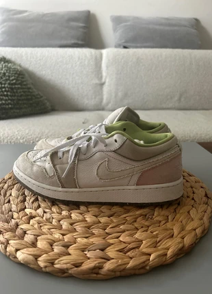 Jordan 1 low pastel, merk: Nike, staat: Heel goed, maat: 38.5, € 15,00, € 16,45 inclusief Kopersbescherming