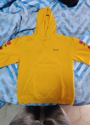 Felpa primitive gialla, brand: Aesthetic, condizioni: Ottime, taglia: L, €40.00, €42.70 include la Protezione acquisti