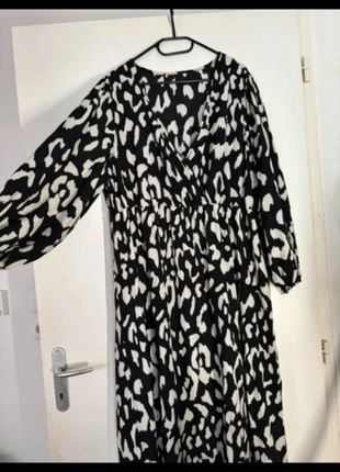 Robe longue à motif noir et blanc, merk: Shein, staat: Nieuw met prijskaartje, maat: 4XL / 48 / 20, € 11,00, € 12,25 inclusief Kopersbescherming