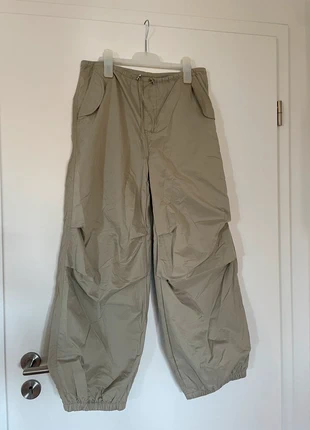 Pantalon parachute kaki, marque: H&M, état: Neuf sans étiquette, taille: XXS / 32 / 4, 6,00 €, 7,00 € Protection acheteurs incluse