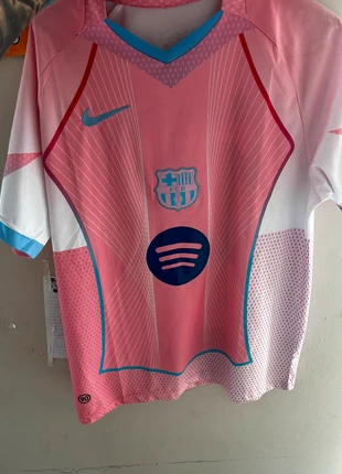 🔥 Maglia Lamine Yamal #10 – Edizione Speciale Rosa (UNHCR Edition) 🔥, marke: Nike, zustand: Sehr gut, größe: XL, 25,00 €, 26,95 € inklusive Vinted-Käuferschutz