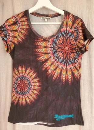 T-shirt coloré Desigual, marque: Desigual, état: Très bon état, taille: L / 40 / 12, 6,00 €, 7,00 € Protection acheteurs incluse