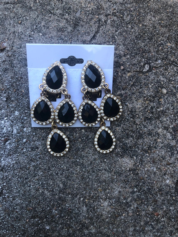 Pretty black & gold clip on earrings 1