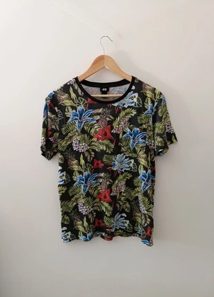 T-shirt imprimé fleurs, brand: H&M, condizioni: Buone, taglia: M, €3.00, €3.85 include la Protezione acquisti
