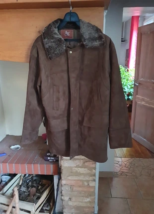 Veste effet cuir retourné M, merk: AE, staat: Nieuw zonder prijskaartje, maat: M, € 20,00, € 21,70 inclusief Kopersbescherming