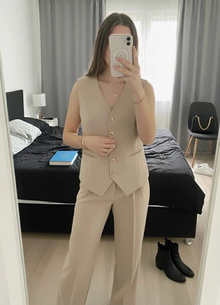 Ensemble tailleur beige élégant sans manches., brand: Firferie, condition: Very good, size: S / 36 / 8, €42.90, €45.75 includes Buyer Protection