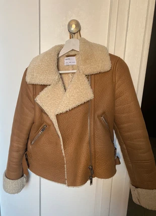 Veste aviateur moumoute, marca: Bershka, estado: Muy bueno, tamaño: M / 38 / 10, 14,00 €, 15,40 € Protección al comprador incluida