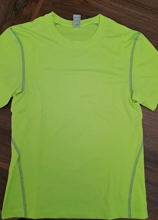 T shirt sportiva, marca: sport e fitness, estado: Novo com etiquetas, €3.00, €3.85 inclui Proteção do Comprador