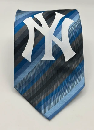 Cravatta con logo New York yankees custom slik vintage tie, merk: Vintage Dressing, staat: Heel goed, € 15,00, € 16,45 inclusief Kopersbescherming
