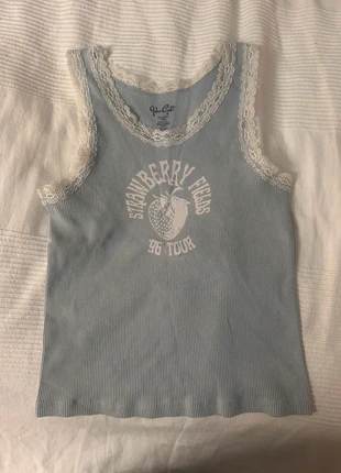 strawberry brandy Melville top, marke: Brandy Melville, zustand: Sehr gut, größe: S / 36 / 8, 9,00 €, 10,15 € inklusive Vinted-Käuferschutz