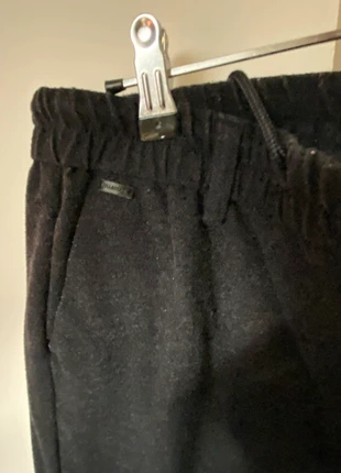 Pantalones Jogger para Hombre Pull & Bear en Talla 44 y Color Gris, marca: Pull & Bear, estado: Bom, tamanho: PT 44 | W34, €10.00, €11.20 inclui Proteção do Comprador