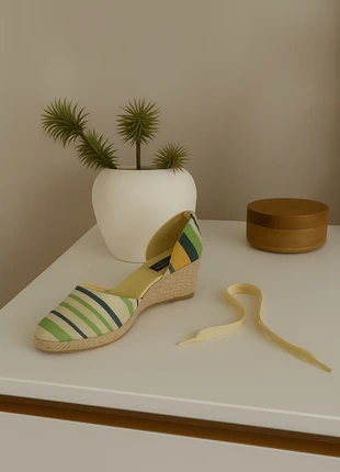 Espadrilles Compensées Rayées – Élégance & Couleurs, brand: Cecilia Fashion, condizioni: Nuovo con cartellino, taglia: 39, €6.00, €7.00 include la Protezione acquisti