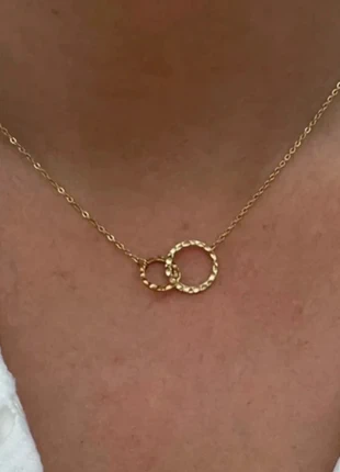 Collier cercle fin martelé d'un seul coté doré en acier inoxydable ajustable, marke: Labouderie, zustand: Sehr gut, 6,00 €, 7,00 € beinhaltet Vinted-Käuferschutz Pro