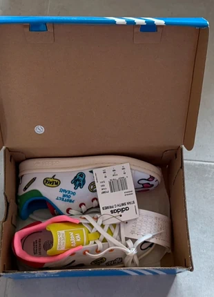 Stan Smith x Aaron Kay Adidas pointure 30, marque: adidas, état: Neuf avec étiquette, taille: 30, 50,00 €, 53,20 € Protection acheteurs incluse