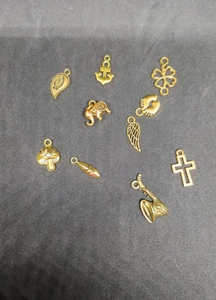 Lot de 10 breloques pendentifs charms fantaisie doré, état: Neuf sans étiquette, 1,00 €, 1,75 € Protection acheteurs incluse