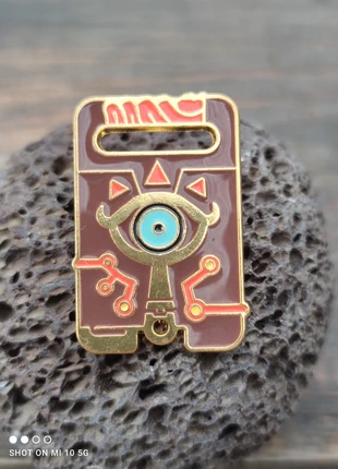 Pin's tablette Sheikah Zelda, marque: Parfait, état: Très bon état, 3,60 €, 4,48 € Protection acheteurs incluse
