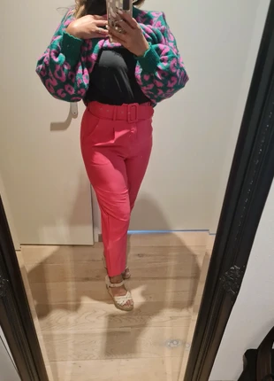 Fuchsia chino trouser with matching belt, staat: Heel goed, maat: M / 38 / 10, € 12,50, € 13,83 inclusief Kopersbescherming