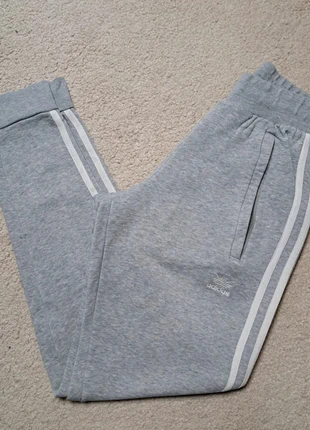 Jogging Gris Blanc Adidas XS, merk: adidas, staat: Heel goed, maat: XS / 34 / 6, € 25,00, € 26,95 inclusief Kopersbescherming Pro