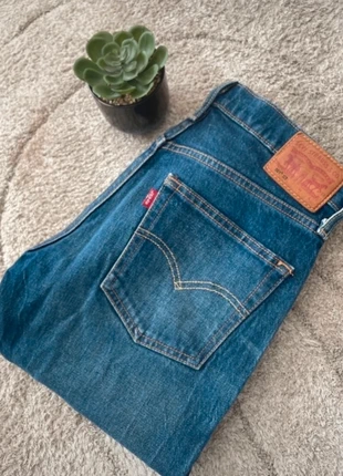 Jeans Levis homme w25 l32, brand: Levi's, condizioni: Ottime, taglia: S / IT 40 / EU 36, €26.00, €28.00 include la Protezione acquisti