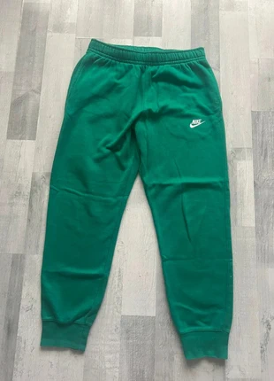 Jogging Nike vert taille M parfait état, marke: Nike, zustand: Sehr gut, größe: M, 19,60 €, 21,28 € inklusive Vinted-Käuferschutz
