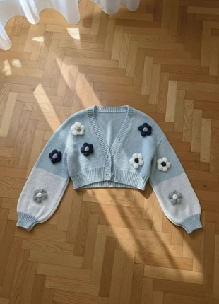 Cardigan Bleu Clair Fleur 3D Crochet Vintage Cottagecore, merk: véloria, staat: Heel goed, maat: M / 38 / 10, € 46,99, € 50,04 inclusief Kopersbescherming