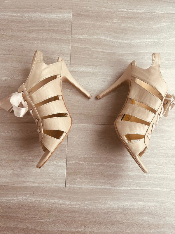 Madison by Shoedazzle “Sweetheart” Cream Beige Lace Up Heels | Size 10 4