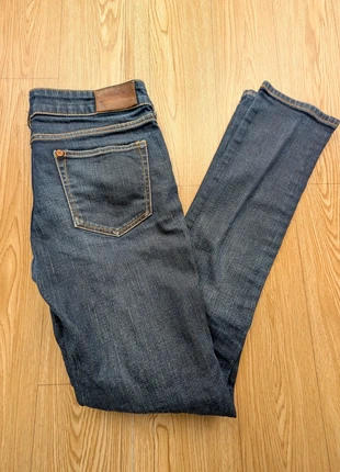 jef109 / Jean bleu brut femme H&M taille 38 / US 28 – Excellent état, marke: H&M, zustand: Sehr gut, größe: M / 38 / 10, 3,99 €, 4,89 € inklusive Vinted-Käuferschutz