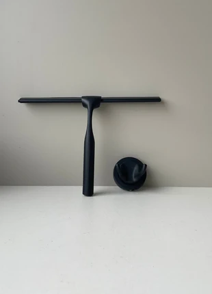 Raclette de douche noire avec support mural, brand: DAMVA, condition: Very good, €25.00, €26.95 includes Buyer Protection Pro