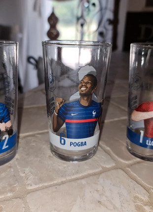 Lot de 3 verres equipe de france football, marke: intermarché, zustand: Sehr gut, 5,00 €, 5,95 € inklusive Vinted-Käuferschutz