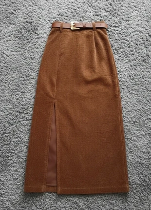 Jupe midi côtelée marron avec fente élégante toutes saisons Taille M, brand: Serinea design, condizioni: Ottime, taglia: M / IT 42 / EU 38, €49.99, €53.19 include la Protezione acquisti