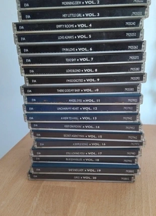 Play my music Vol. 1-20 (€4 per CD), condizioni: Buone, €80.00, €84.70 include la Protezione acquisti