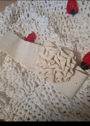 Ceinture fleur blanche lolita pinuo princess cottage, merk: Princess, staat: Nieuw zonder prijskaartje, maat: 85 cm, € 5,00, € 5,95 inclusief Kopersbescherming