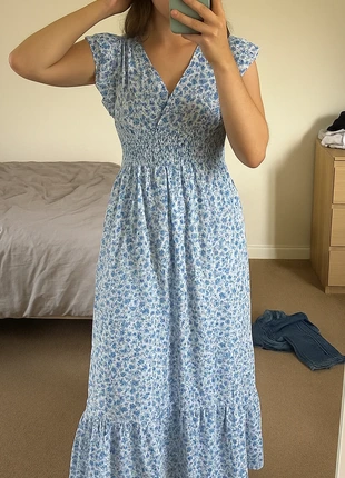 Robe bleue et blanche à motifs fleuris style vintage old money taille M, brand: Aesthetic, condition: Very good, size: M / 38 / 10, €24.90, €26.85 includes Buyer Protection