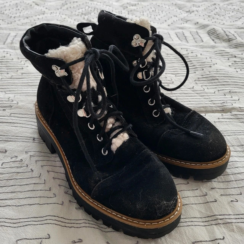 black/white hiking boots with sherpa details 1