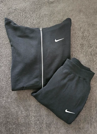 Nike solo swoosh tracksuit black, marque: Nike, état: Neuf avec étiquette, taille: M, 99,00 €, 104,65 € Protection acheteurs incluse