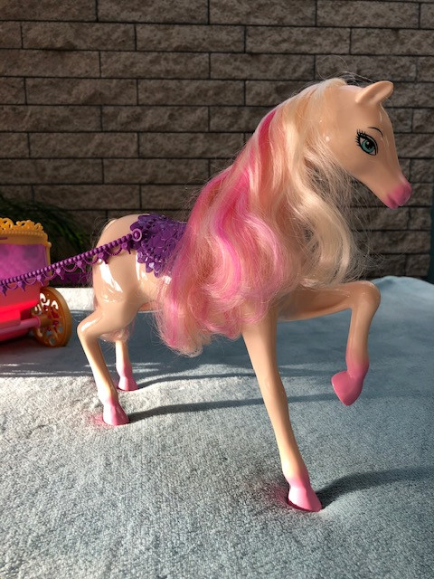 Huiskamer Beven converteerbaar Paard met koets voor Barbie van Mattel - Vinted