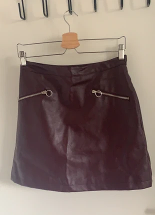 Bordeaux rode leren rok , marke: Primark, zustand: Gut, größe: M / 38 / 10, 2,00 €, 2,80 € inklusive Vinted-Käuferschutz