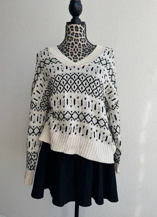 Black tape black and white knit sweater, brand: black tape_, condition: Good, size: S / US 4-6, $10.00, $11.20 includes Buyer Protection