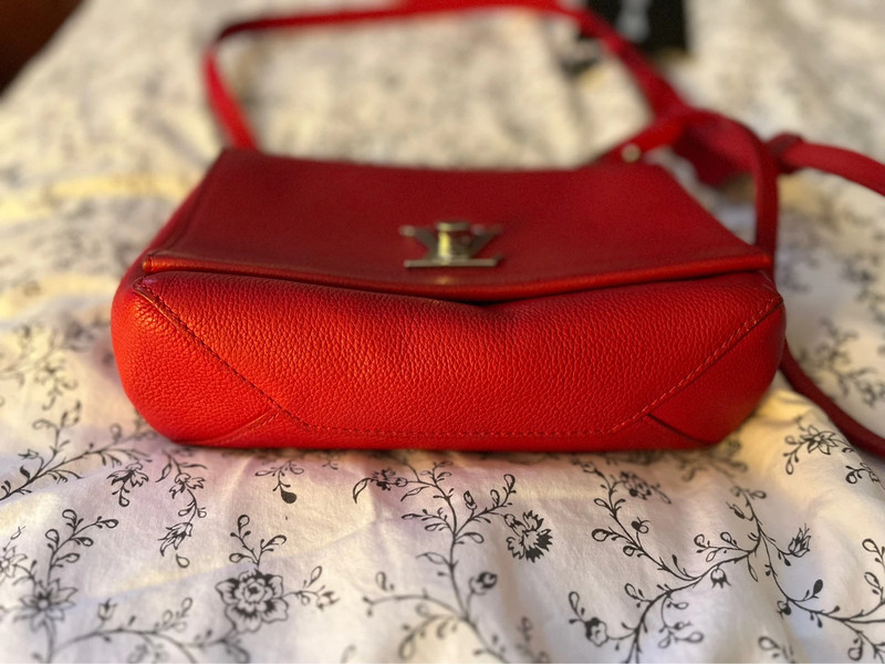 Louis Vuitton Lockme Chain Bag rot Silber Crossbody Handtasche Tasche