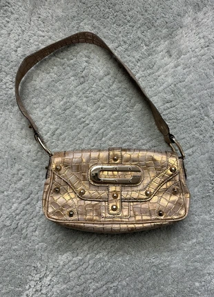 Sac à main vintage Guess y2k argenté avec écaille et logo argenté, merk: GUESS, staat: Heel goed, € 47,00, € 50,05 inclusief Kopersbescherming Pro
