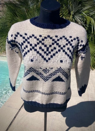 Pull laine fait main motifs blanc et marine , merk: Fait Main, staat: Nieuw zonder prijskaartje, maat: S / 36 / 8, € 14,00, € 15,40 inclusief Kopersbescherming