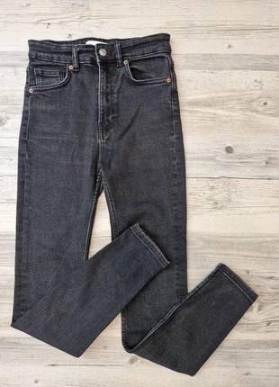 Pantalon noir  de la marque Zara, taille 36, brand: Zara, condizioni: Ottime, taglia: S / IT 40 / EU 36, €3.70, €4.59 include la Protezione acquisti