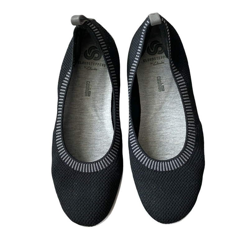 Cloudsteppers by Clarks women s 5.5 black and gray soft cushion white soles Vinted