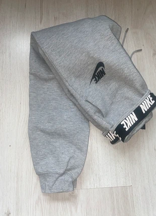 Jogging Nike gris XS, marca: Nike, estado: Bom, tamanho: XS / 34 / 6, €17.00, €18.55 inclui Proteção do Comprador