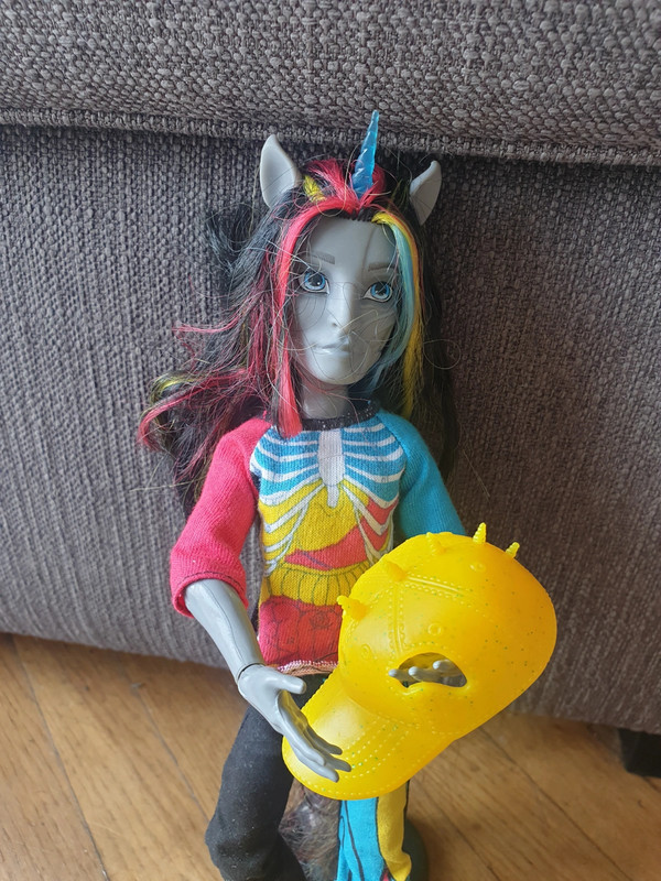 Monster high neighthan rot doll sales