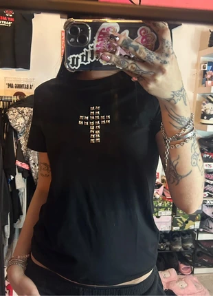 custom black shirt studded cross, merk: cross, staat: Heel goed, maat: XS / 34 / 6, € 25,00, € 26,95 inclusief Kopersbescherming