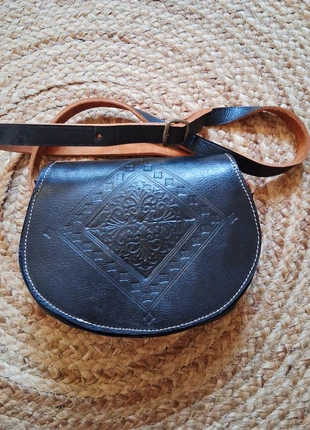 Bolso bandolera negro de piel grabada, condizioni: Nuovo senza cartellino, €14.00, €15.40 include la Protezione acquisti